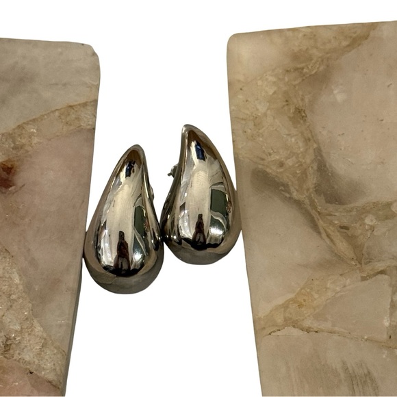 Elegant Silver Teardrop Earrings - Picture 2 of 5